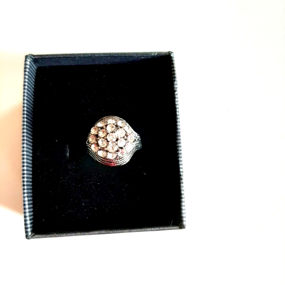 Rhinestone Ring - Picture 4 of 4